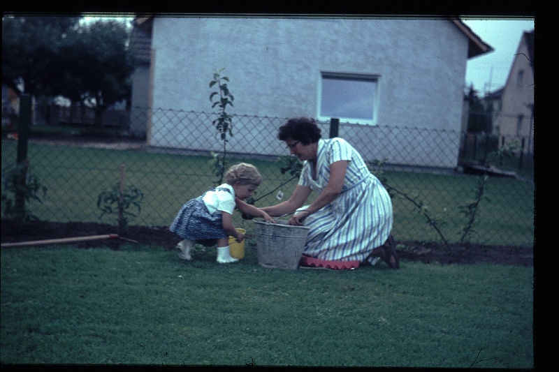 08.Regensburg jun 1966 Ilse,Brigitte.JPG